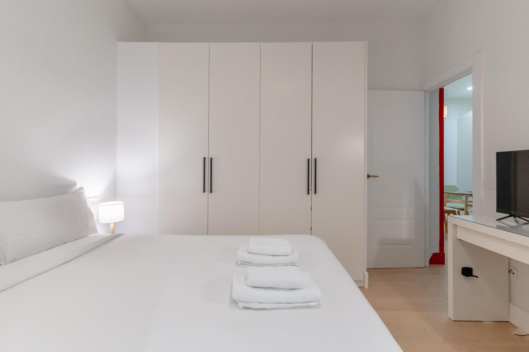 Апартаменты Cozy And Central-1Bd 1Bth- Cortes Мадрид Экстерьер фото