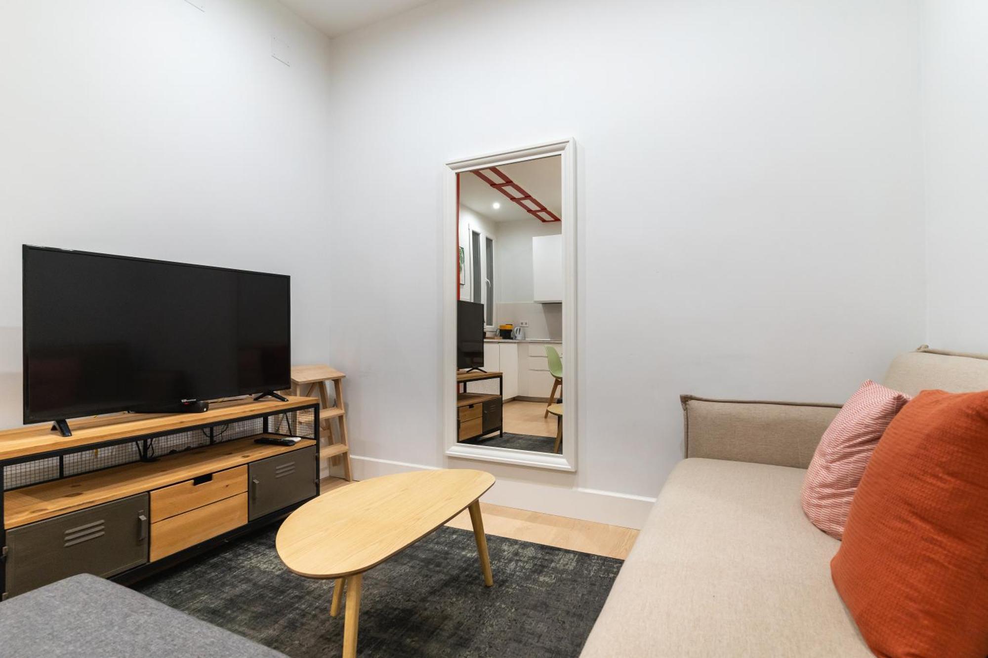 Апартаменты Cozy And Central-1Bd 1Bth- Cortes Мадрид Экстерьер фото